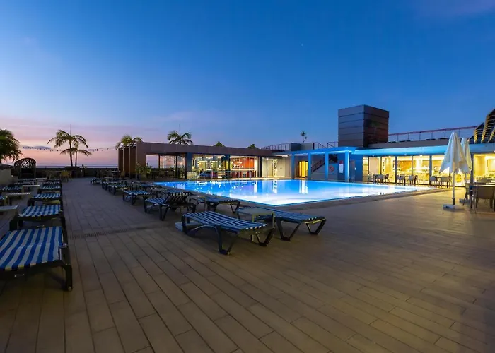 Hotel de pingue-pongue: The Views Monumental