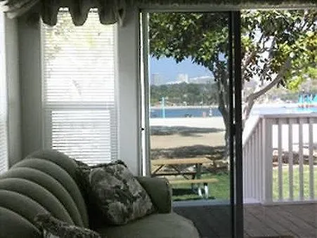 Сity center hotels Newport Dunes Waterfront Resort