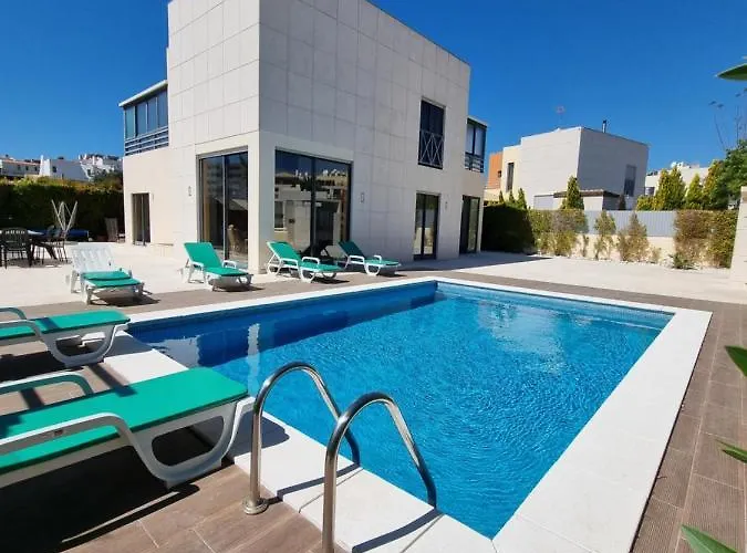 Luxury City Villa Olivia 10 - 15 Min To The Beach Oura, Private Swimming Pool