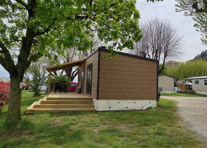 Hotel pres du College: Camping Le Rhone