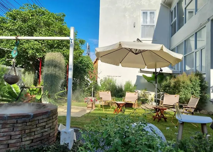 Hostel: Bloomin' Moon Hostel & Cafe, Chiang Mai Old Town