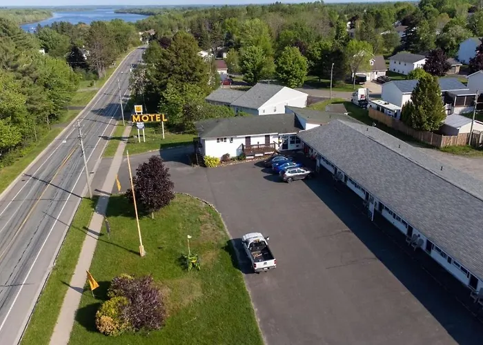 Cheap hotel: Lincoln Inn Fredericton
