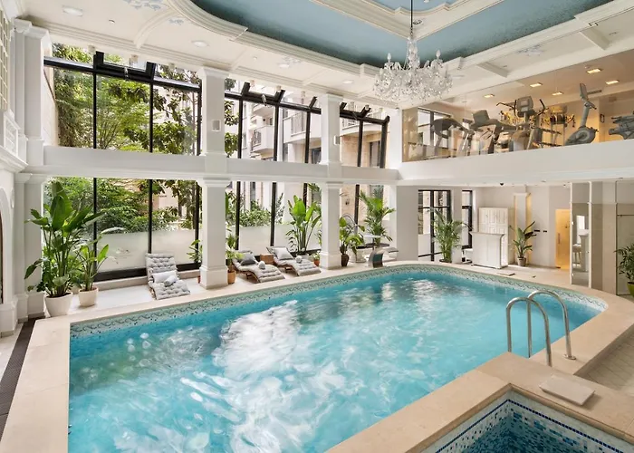 Luxe hotel: Queen's Court Hotel&Residence