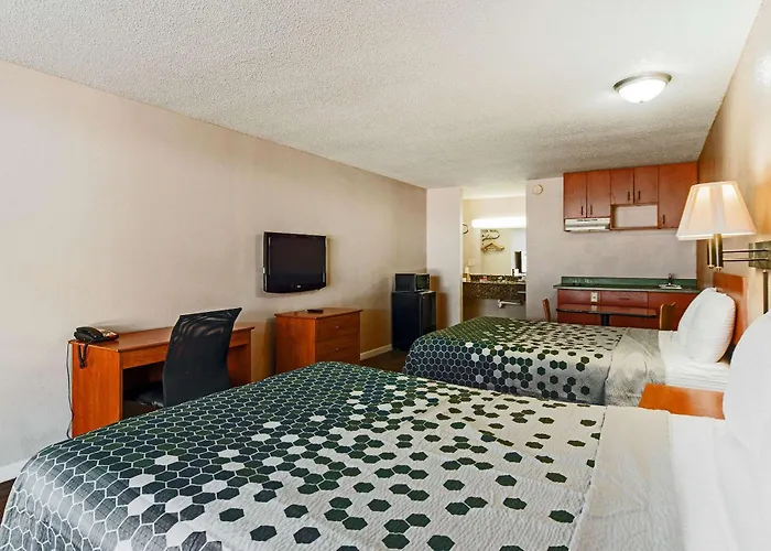 Econo Lodge Inn & Suites Near Bricktown