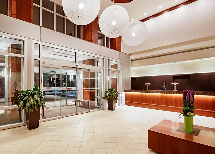 Pet Friendly hotel: Intercontinental Suites Hotel Cleveland By Ihg