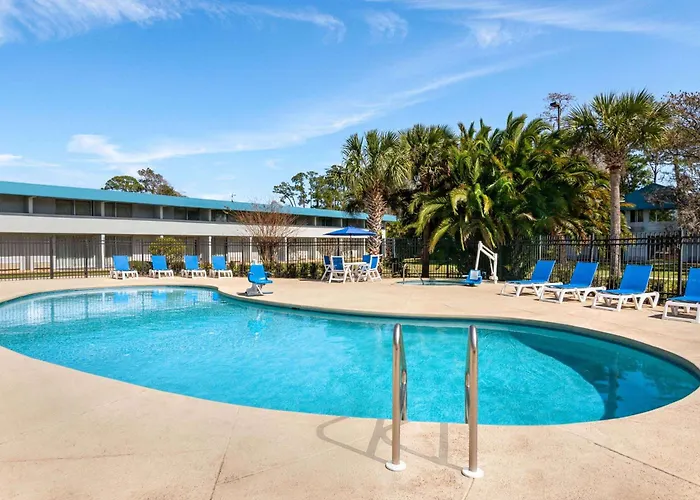 Baymont By Wyndham Intl Speedway I-95