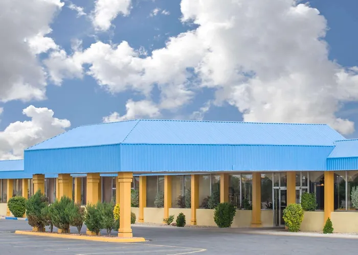 Motel: Days Inn & Suites By Wyndham Clovis