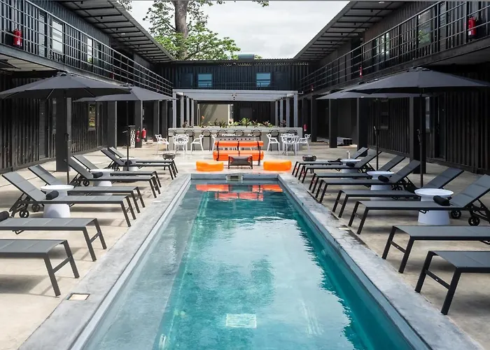 Airport Hotel: Boxo Diani - Unique Beach Front Container Eco-Hotel