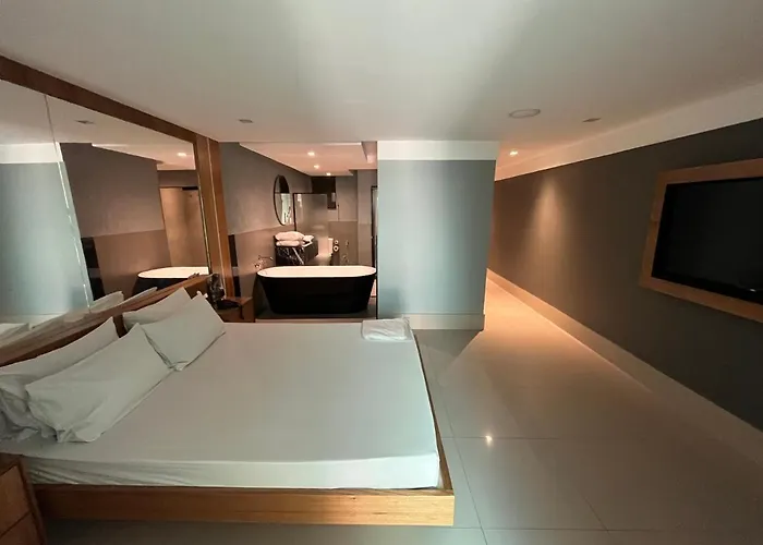 Hotel com jacuzzi: Hotel Portelão