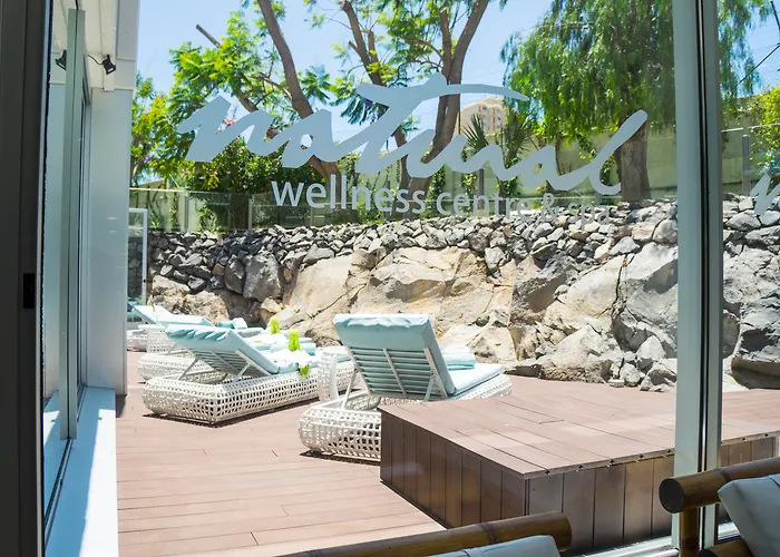 Beach hotel: Alexandre Troya