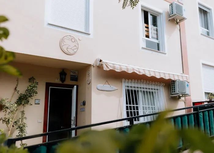 Hotel cerca del colegio: Endless Summer Vibes