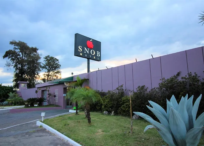 Snob Motel (Adults Only)