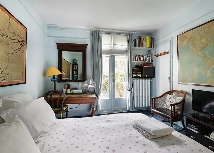 Appartement: Maison 1850 Paris 18 Chambre G avec terrasse et parking en option