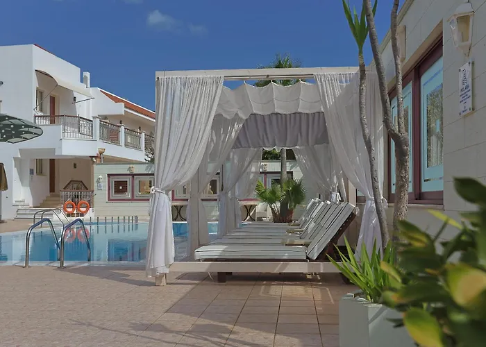 Hôtel 3 étoiles: Bella Elena By Estia
