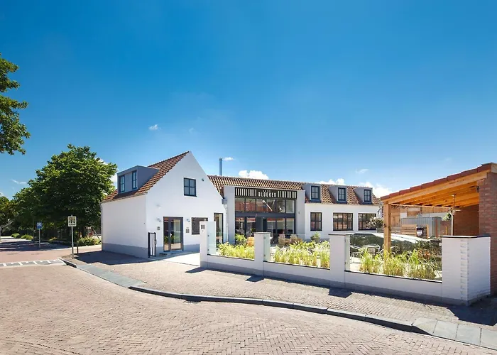 Resort: Hotel Blooker