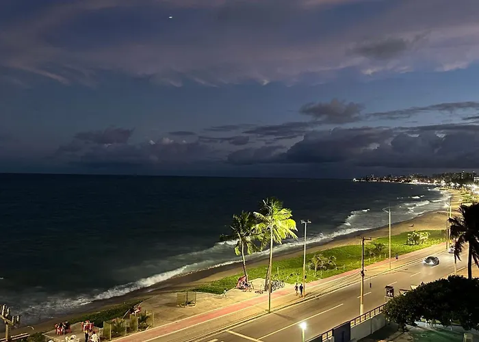 Flat em Hotel de Luxo beira mar da grife Ritz suítes com vista ampla para todo o mar da cruz das almas, jatiúca e ponta verde, com toda estrutura de um hotel lindo e arrojado, academia, piscina e muito mais, venha viver essa experiência incrível!