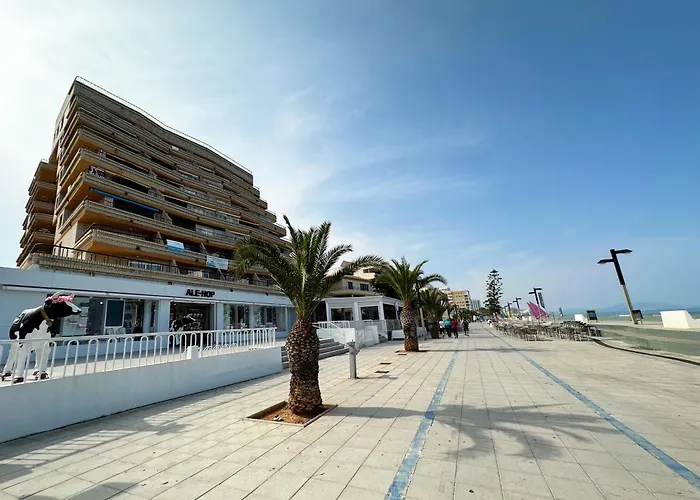 Hotel cerca del colegio: Apartamentos Bernat 3000