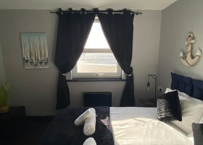 Bay View Rooms At Mentone Hotel