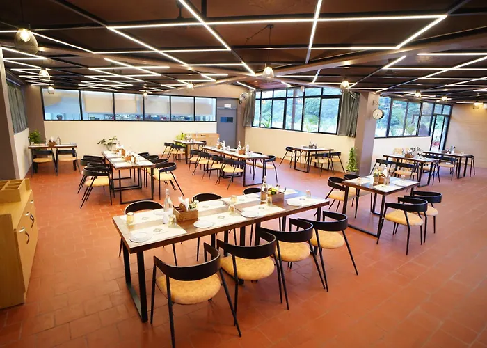 Emerald Urban Comforts