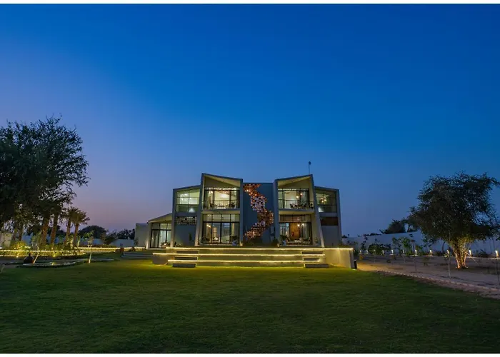 Holidays home Casa Concreto- 5-Bedroom Luxury With All Weather Pool