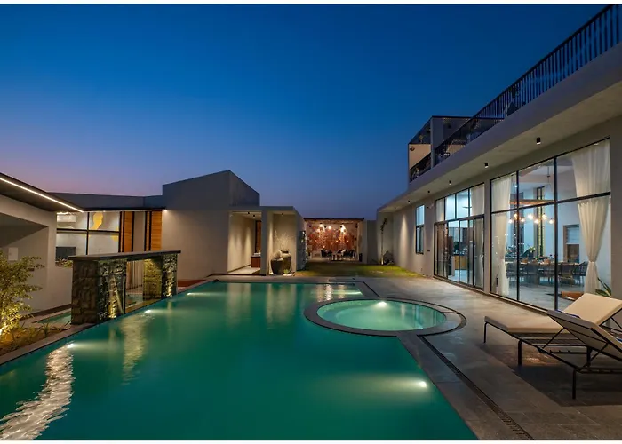 Holidays home Casa Concreto- 5-Bedroom Luxury With All Weather Pool