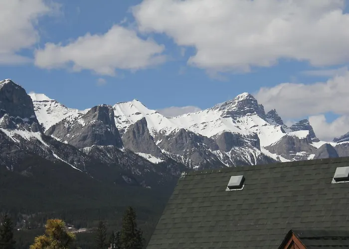 Vacation home: Windtower Lodge - Canmore
