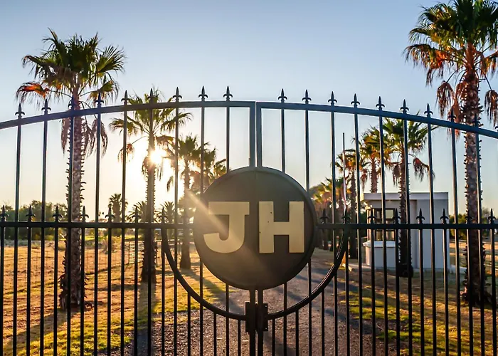 4 star hotel: Jonkershoek Guest Farm