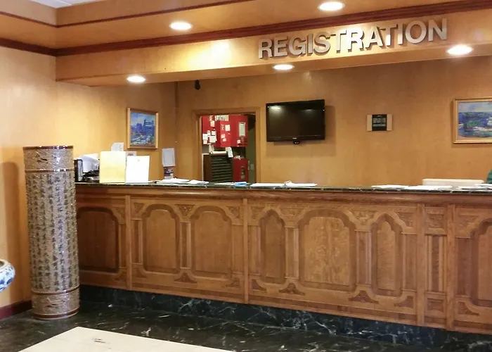 Cheap hotel: University Hotel And Suites