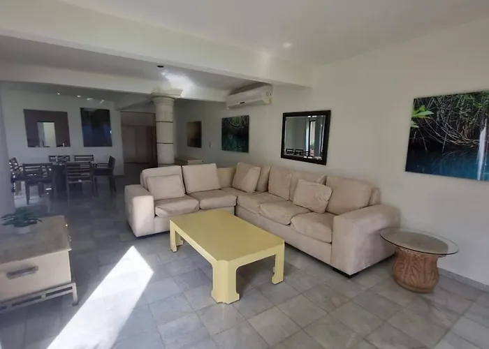 Chalet: Villas La Marina