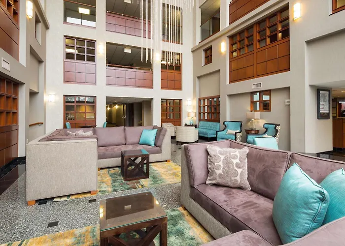Hotel with pool: Drury Inn - Mobile