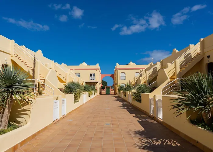 Villa with pool s Y Apartamentos El Sultan