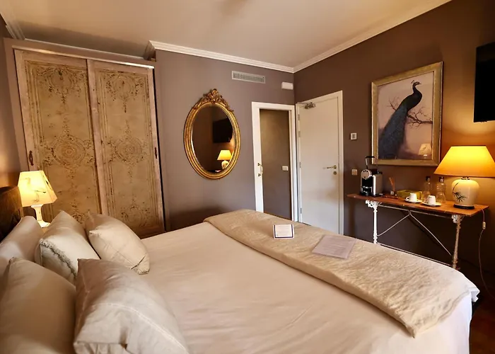 La Indiana De , Petit Boutique (Adults Only)