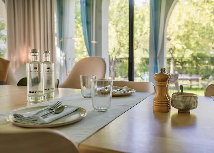 Bagatelle Gardenhouse