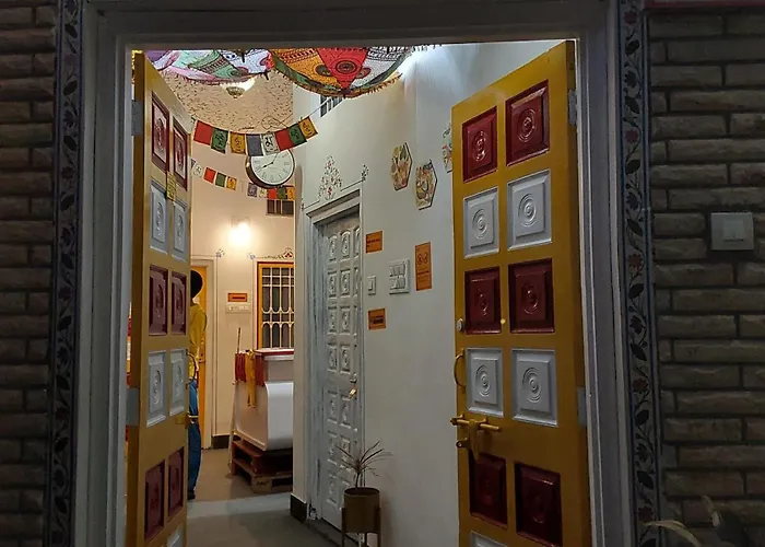 The Hostels Raahi Backpacker'S - Lake View