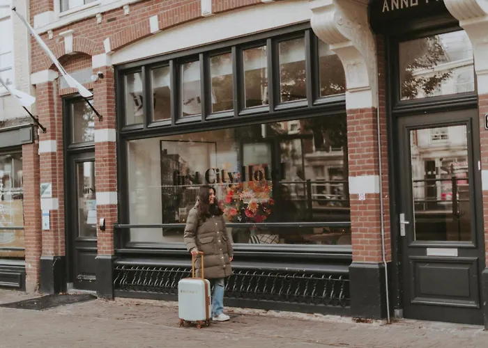  Boutique First City