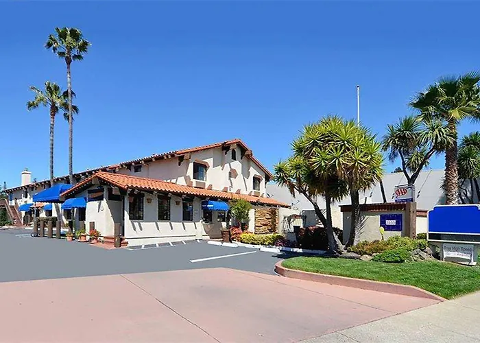 Motel: Travelodge By Wyndham Concord