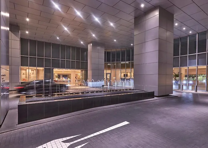 Resort: Carlton Hotel Singapore