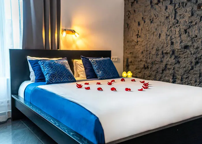 Hot Tub in Room Komorowski Luxury Guest Rooms