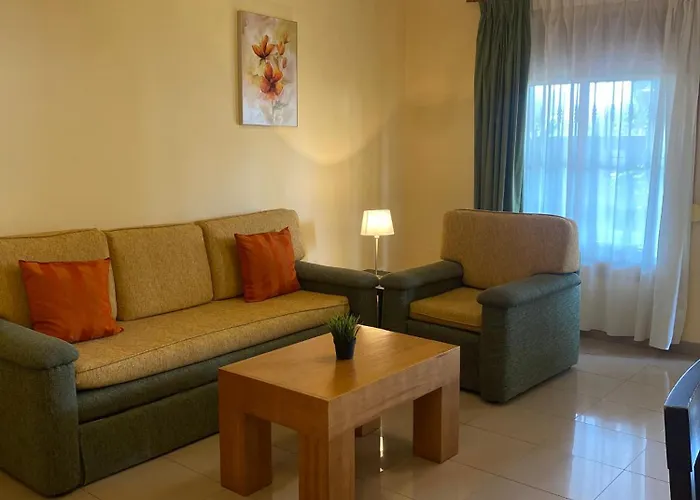 Hotel cerca del colegio: Apartamentos María Del Carmen