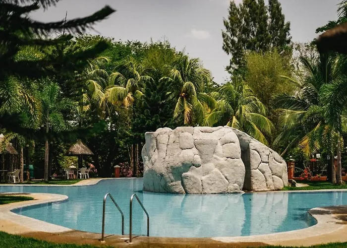 Emerald Manor Hotel
