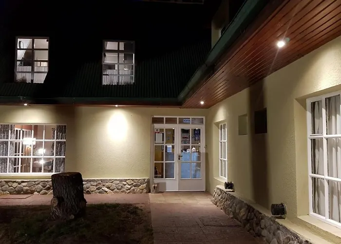 Cheap hotel: Hotel Lago Del Desierto