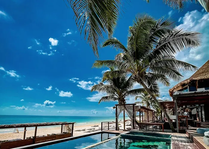 Hotels with pool Amansala Resort