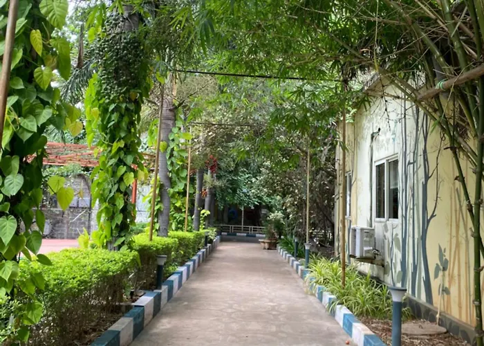 Resort: Mrugavani Resort & Spa