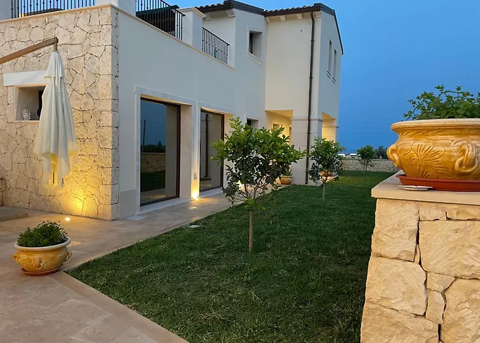 Hotel Spa: Villa Carmiano Luxury Bedrooms In Avola In The Province Of Syracuse With Room With Swimming Pool