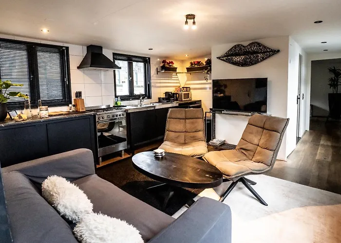 Houseboat-
