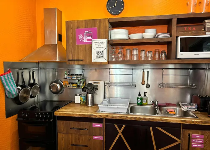 Hotel near College: Naughty Squirrel Backpackers Hostel