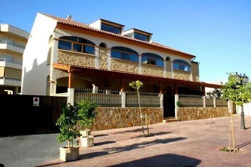 Hotel cerca del colegio: Apartamentos María Del Carmen