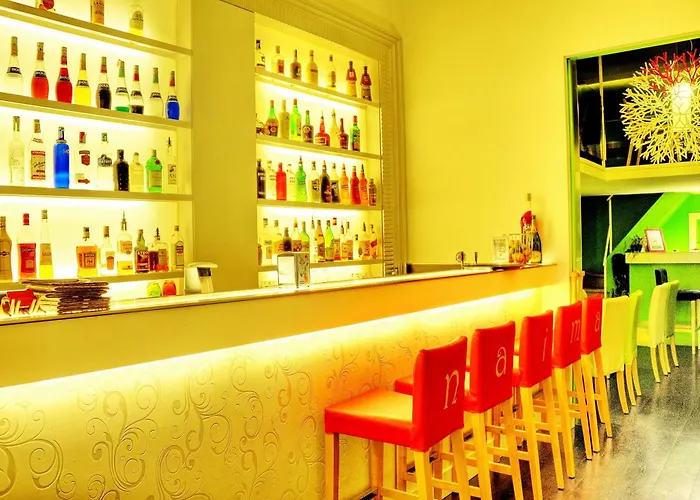Hotel near College: Sorrento Apartments