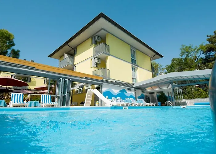 Hotel Jacuzzi: Hotel Ai Pini