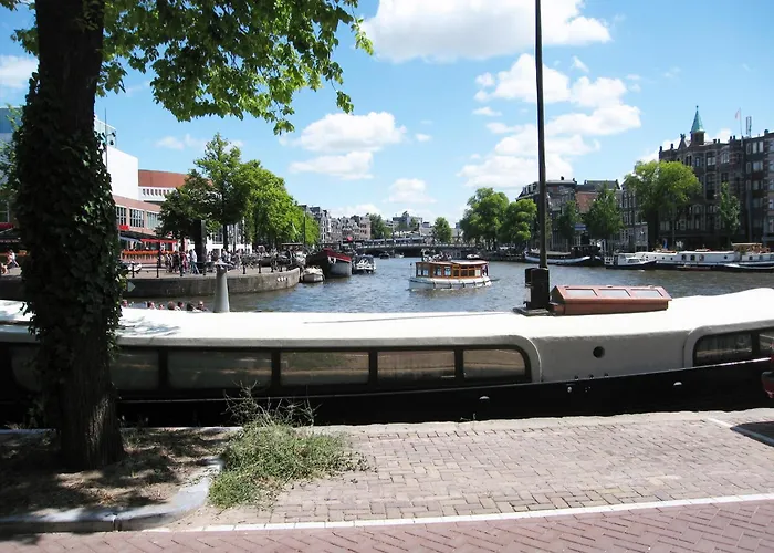 Amsterdam Canal Guest